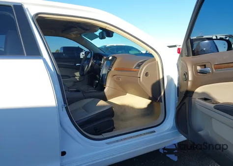 2013 Chrysler 300C Luxury Series Awd z USA, uszkodzony, nr VIN 2C3CCAST3DH505604